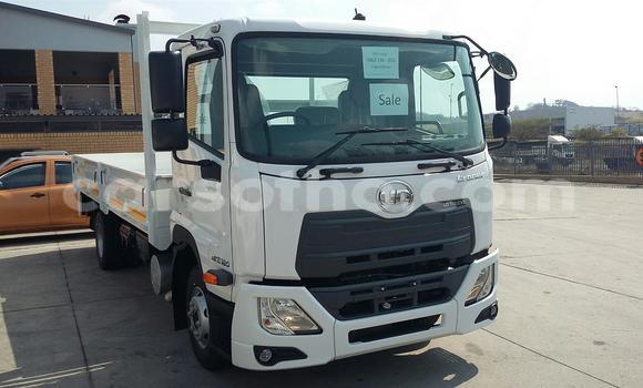 Acheter Occasion Utilitaire Nissan UD Blanc à Butha–Buthe, Thaba-Tseka Acheter Occasion Utilitaire Nissan UD Blanc à Butha–Buthe, Thaba-Tseka