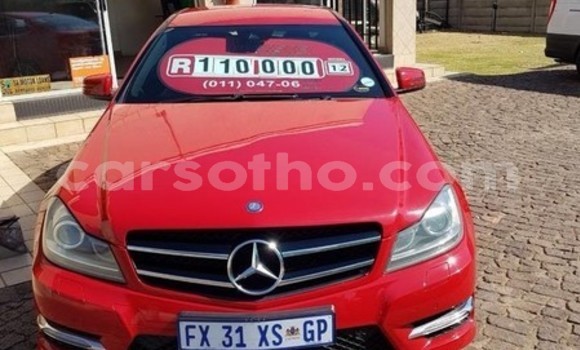 Acheter Occasion Voiture Mercedes-Benz 250 Rouge à Maseru, Maseru Acheter Occasion Voiture Mercedes-Benz 250 Rouge à Maseru, Maseru