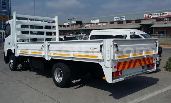 Acheter Occasion Utilitaire Nissan UD Blanc à Butha–Buthe, Thaba-Tseka Acheter Occasion Utilitaire Nissan UD Blanc à Butha–Buthe, Thaba-Tseka