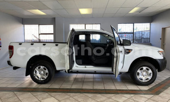 Sayi Na hannu Ford Ranger White Mota in Maseru a Maseru Sayi Na hannu Ford Ranger White Mota in Maseru a Maseru
