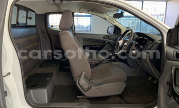 Sayi Na hannu Ford Ranger White Mota in Maseru a Maseru Sayi Na hannu Ford Ranger White Mota in Maseru a Maseru