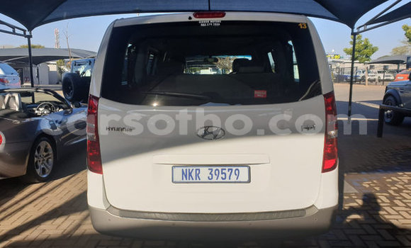 Sayi Na hannu Hyundai H1 White Mota in Maputsoe a Leribe Sayi Na hannu Hyundai H1 White Mota in Maputsoe a Leribe