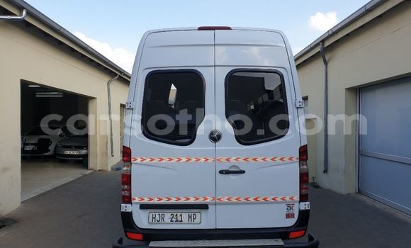 Sayi Na hannu Mercedes-Benz 300CD White Mota in Maseru a Maseru Sayi Na hannu Mercedes-Benz 300CD White Mota in Maseru a Maseru