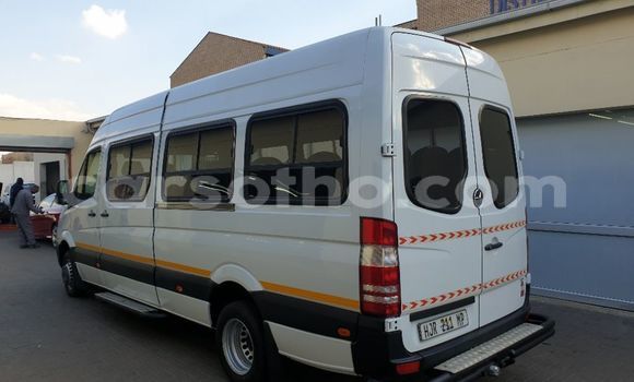 Sayi Na hannu Mercedes-Benz 300CD White Mota in Maseru a Maseru Sayi Na hannu Mercedes-Benz 300CD White Mota in Maseru a Maseru