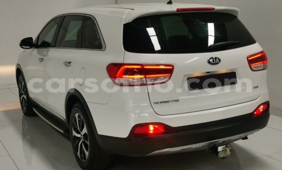 Sayi Na hannu Kia Sorento White Mota in Maseru a Maseru Sayi Na hannu Kia Sorento White Mota in Maseru a Maseru