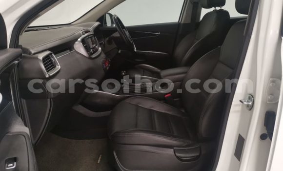 Sayi Na hannu Kia Sorento White Mota in Maseru a Maseru Sayi Na hannu Kia Sorento White Mota in Maseru a Maseru