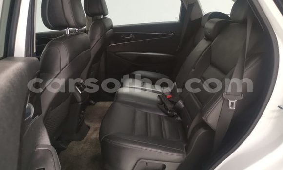 Sayi Na hannu Kia Sorento White Mota in Maseru a Maseru Sayi Na hannu Kia Sorento White Mota in Maseru a Maseru