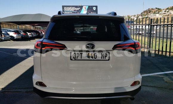 Acheter Occasion Voiture Toyota RAV4 Blanc à Butha–Buthe, Thaba-Tseka Acheter Occasion Voiture Toyota RAV4 Blanc à Butha–Buthe, Thaba-Tseka