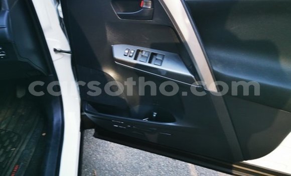 Acheter Occasion Voiture Toyota RAV4 Blanc à Butha–Buthe, Thaba-Tseka Acheter Occasion Voiture Toyota RAV4 Blanc à Butha–Buthe, Thaba-Tseka