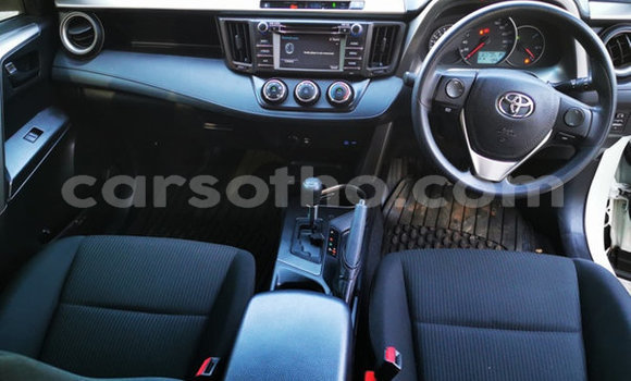 Acheter Occasion Voiture Toyota RAV4 Blanc à Butha–Buthe, Thaba-Tseka Acheter Occasion Voiture Toyota RAV4 Blanc à Butha–Buthe, Thaba-Tseka