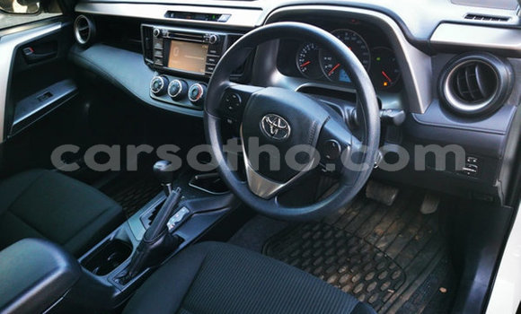 Acheter Occasion Voiture Toyota RAV4 Blanc à Butha–Buthe, Thaba-Tseka Acheter Occasion Voiture Toyota RAV4 Blanc à Butha–Buthe, Thaba-Tseka