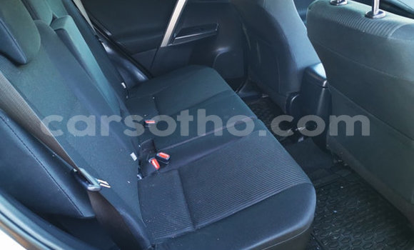Acheter Occasion Voiture Toyota RAV4 Blanc à Butha–Buthe, Thaba-Tseka Acheter Occasion Voiture Toyota RAV4 Blanc à Butha–Buthe, Thaba-Tseka