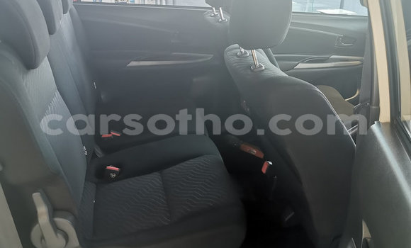 Buy Used Toyota Avanza White Car in Hlotse in Leribe Buy Used Toyota Avanza White Car in Hlotse in Leribe