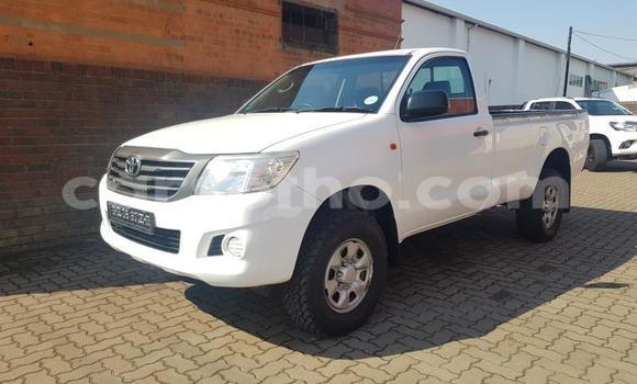 Sayi Na hannu Toyota Hilux White Mota in Maseru a Maseru Sayi Na hannu Toyota Hilux White Mota in Maseru a Maseru