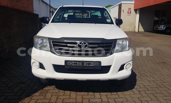 Sayi Na hannu Toyota Hilux White Mota in Maseru a Maseru Sayi Na hannu Toyota Hilux White Mota in Maseru a Maseru
