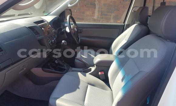 Sayi Na hannu Toyota Hilux White Mota in Maseru a Maseru Sayi Na hannu Toyota Hilux White Mota in Maseru a Maseru