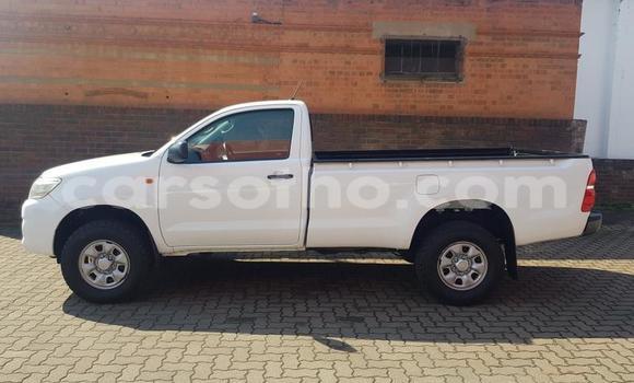 Sayi Na hannu Toyota Hilux White Mota in Maseru a Maseru Sayi Na hannu Toyota Hilux White Mota in Maseru a Maseru