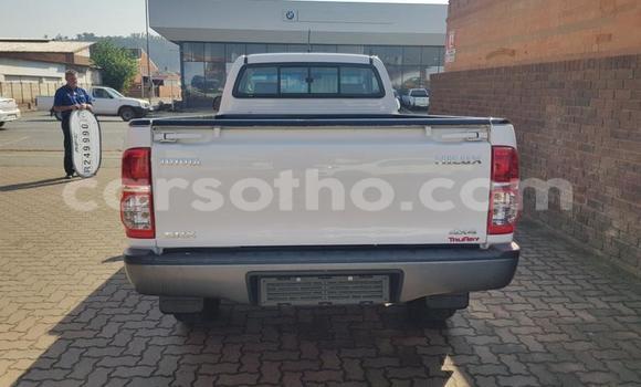 Sayi Na hannu Toyota Hilux White Mota in Maseru a Maseru Sayi Na hannu Toyota Hilux White Mota in Maseru a Maseru