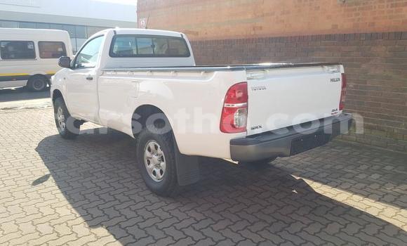 Sayi Na hannu Toyota Hilux White Mota in Maseru a Maseru Sayi Na hannu Toyota Hilux White Mota in Maseru a Maseru
