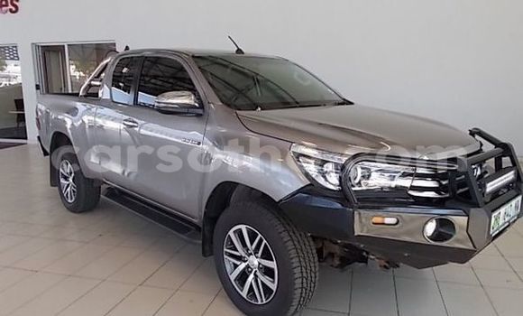 Sayi Na hannu Toyota Hilux Silver Mota in Hlotse a Leribe Sayi Na hannu Toyota Hilux Silver Mota in Hlotse a Leribe