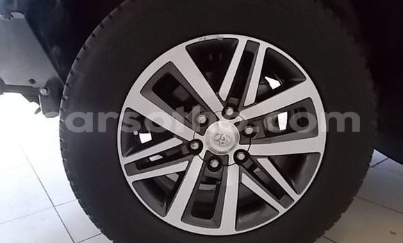 Sayi Na hannu Toyota Hilux Silver Mota in Hlotse a Leribe Sayi Na hannu Toyota Hilux Silver Mota in Hlotse a Leribe