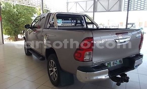 Sayi Na hannu Toyota Hilux Silver Mota in Hlotse a Leribe Sayi Na hannu Toyota Hilux Silver Mota in Hlotse a Leribe