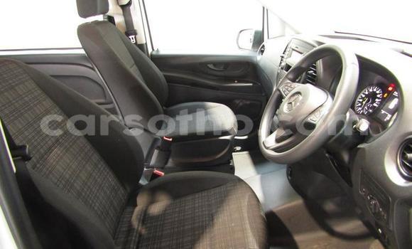 Acheter Occasion Voiture Mercedes-Benz Vito Blanc à Maseru, Maseru Acheter Occasion Voiture Mercedes-Benz Vito Blanc à Maseru, Maseru