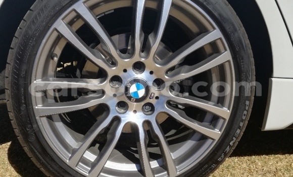 Acheter Occasion Voiture BMW 3–Series Blanc à Maseru, Maseru Acheter Occasion Voiture BMW 3–Series Blanc à Maseru, Maseru