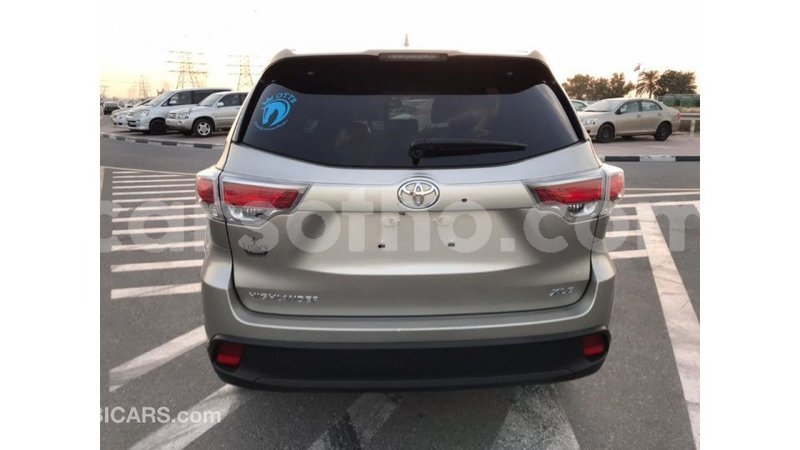 Big with watermark toyota highlander maseru import dubai 13615