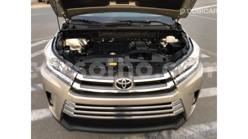 Big with watermark toyota highlander maseru import dubai 13615