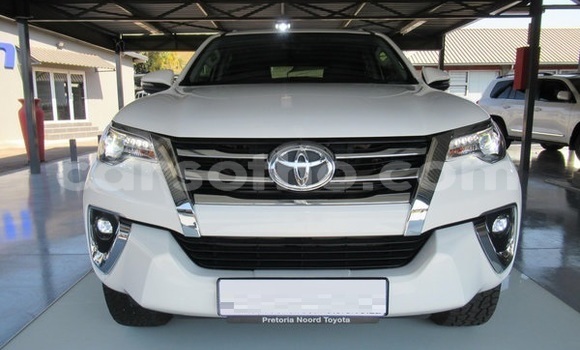 Sayi Na hannu Toyota Fortuner White Mota in Mohale's Hoek a Mohale's Hoek Sayi Na hannu Toyota Fortuner White Mota in Mohale's Hoek a Mohale's Hoek