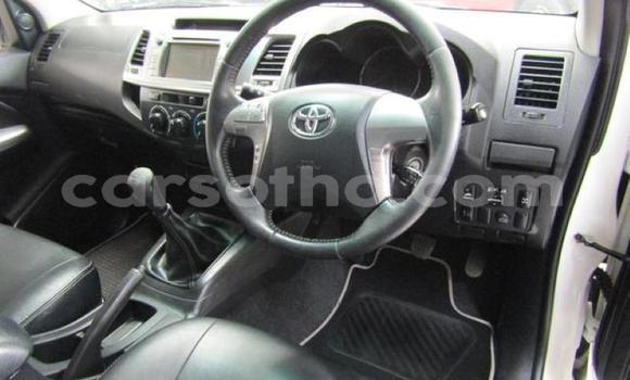 اشتري مستعمل Toyota Hilux White سيارة في Maseru في Maseru اشتري مستعمل Toyota Hilux White سيارة في Maseru في Maseru