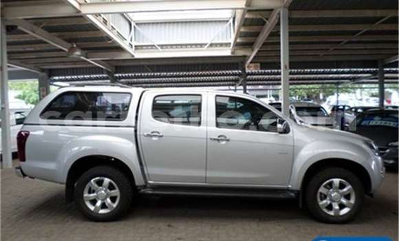 Sayi Na hannu Isuzu KB Silver Mota in Maseru a Maseru Sayi Na hannu Isuzu KB Silver Mota in Maseru a Maseru