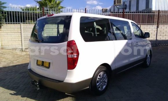 Acheter Occasion Voiture Hyundai H1 Blanc à Maseru, Maseru Acheter Occasion Voiture Hyundai H1 Blanc à Maseru, Maseru