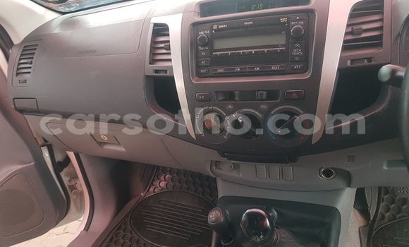 Buy Used Toyota Hilux White Car in Peka in Leribe Buy Used Toyota Hilux White Car in Peka in Leribe
