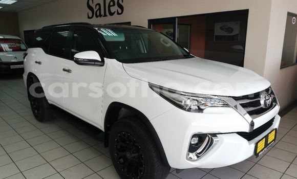 Sayi Na hannu Toyota Fortuner White Mota in Maseru a Maseru Sayi Na hannu Toyota Fortuner White Mota in Maseru a Maseru