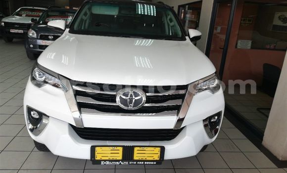 Sayi Na hannu Toyota Fortuner White Mota in Maseru a Maseru Sayi Na hannu Toyota Fortuner White Mota in Maseru a Maseru