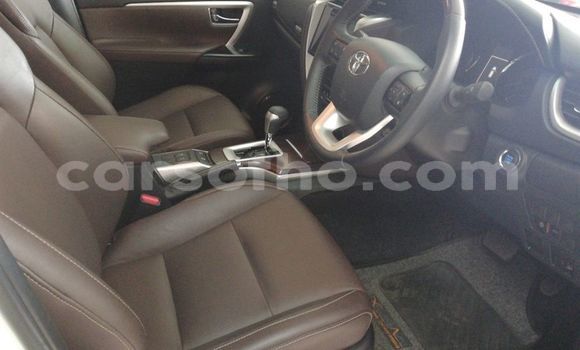 Sayi Na hannu Toyota Fortuner White Mota in Maseru a Maseru Sayi Na hannu Toyota Fortuner White Mota in Maseru a Maseru