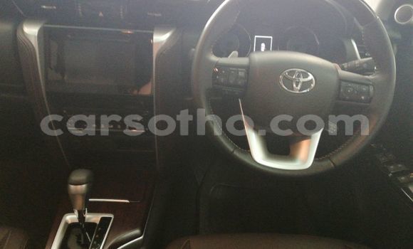 Sayi Na hannu Toyota Fortuner White Mota in Maseru a Maseru Sayi Na hannu Toyota Fortuner White Mota in Maseru a Maseru