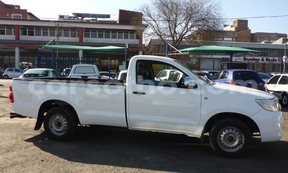 Sayi Na hannu Toyota Hilux White Mota in Maseru a Maseru Sayi Na hannu Toyota Hilux White Mota in Maseru a Maseru