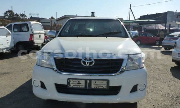 Sayi Na hannu Toyota Hilux White Mota in Maseru a Maseru Sayi Na hannu Toyota Hilux White Mota in Maseru a Maseru