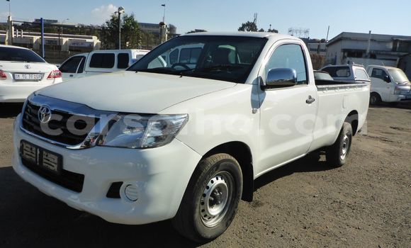 Sayi Na hannu Toyota Hilux White Mota in Maseru a Maseru Sayi Na hannu Toyota Hilux White Mota in Maseru a Maseru