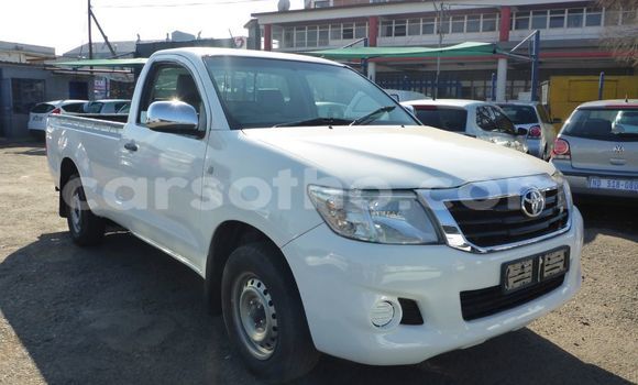 Sayi Na hannu Toyota Hilux White Mota in Maseru a Maseru Sayi Na hannu Toyota Hilux White Mota in Maseru a Maseru