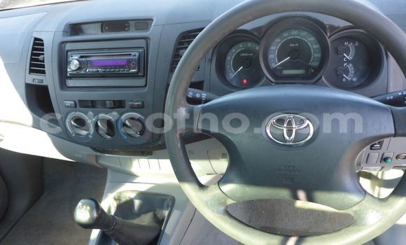 Sayi Na hannu Toyota Hilux White Mota in Maseru a Maseru Sayi Na hannu Toyota Hilux White Mota in Maseru a Maseru