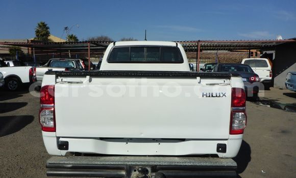 Sayi Na hannu Toyota Hilux White Mota in Maseru a Maseru Sayi Na hannu Toyota Hilux White Mota in Maseru a Maseru