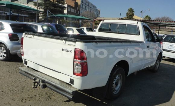 Sayi Na hannu Toyota Hilux White Mota in Maseru a Maseru Sayi Na hannu Toyota Hilux White Mota in Maseru a Maseru