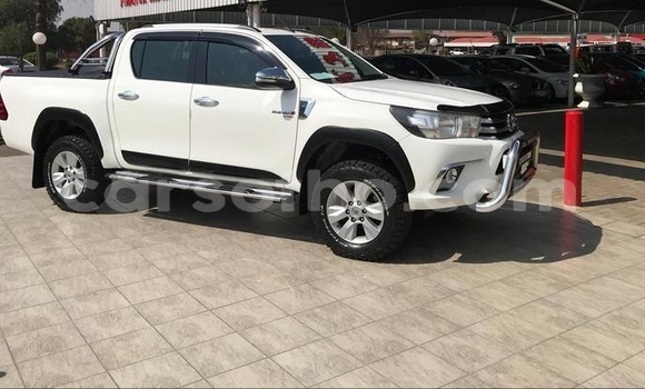 اشتري مستعمل Toyota Hilux White سيارة في Hlotse في Leribe اشتري مستعمل Toyota Hilux White سيارة في Hlotse في Leribe