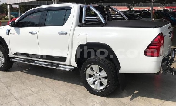 اشتري مستعمل Toyota Hilux White سيارة في Hlotse في Leribe اشتري مستعمل Toyota Hilux White سيارة في Hlotse في Leribe