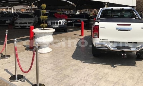 اشتري مستعمل Toyota Hilux White سيارة في Hlotse في Leribe اشتري مستعمل Toyota Hilux White سيارة في Hlotse في Leribe