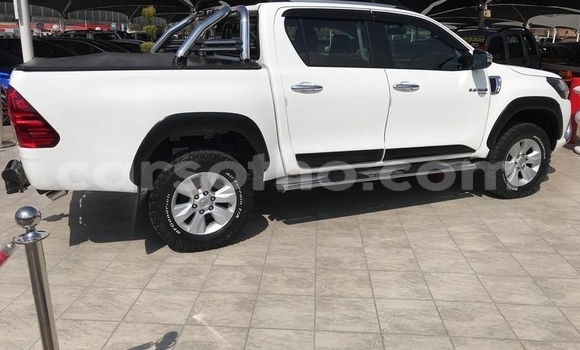 اشتري مستعمل Toyota Hilux White سيارة في Hlotse في Leribe اشتري مستعمل Toyota Hilux White سيارة في Hlotse في Leribe